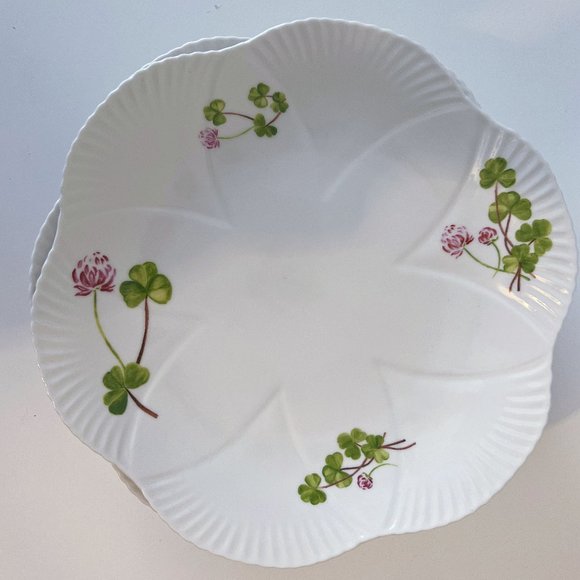 Y2K Shamrock/Clover Design Scalloped Cake Stand By Julia Minasian - Picture 4 of 15